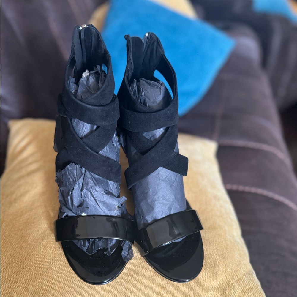 DKNY black worms size 8 heels